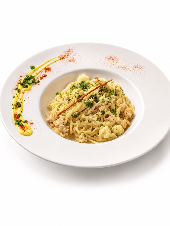 Pasta con pollo y champiñones